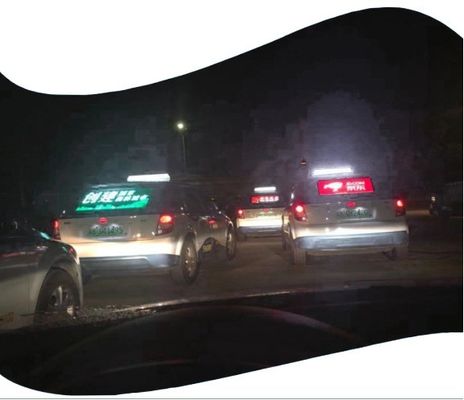 V140° Angle de vue Affichage à LED publicitaire transparent à hauteur de la fenêtre arrière d'un taxi ou d'un bus