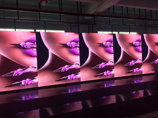 Contrôle réseau IP31 Affichage LED fixe intérieur P2.6 Écran LED pour la publicité dans les centres commerciaux
