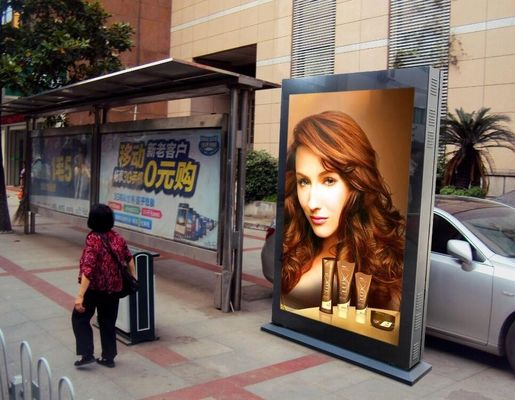 Série GA P4 Afficheur LED Affichage W1366*H1920mm Module Taille 320*160mm IP65 Installation extérieure 8000 nits