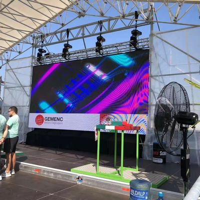 Écran LED de location extérieure le plus récent P1.5625 P1.953 P2.6 Mm 7680 Hz Panneau Écran en forme courbe Pour l'événement de spectacle de scène et la machine de publicité extérieure