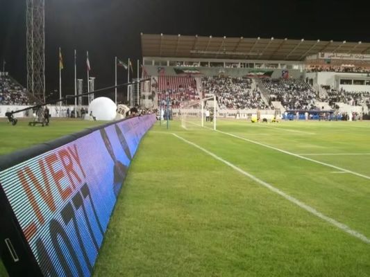 Écran LED imperméable à l'eau haute définition P10mm autour des terrains de football et des sites sportifs