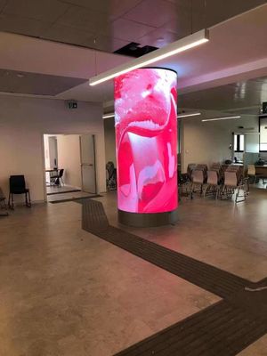 Affichage LED cylindrique en couleur complète personnalisé P1.8mm pour panneau intérieur Taille 240*120mm