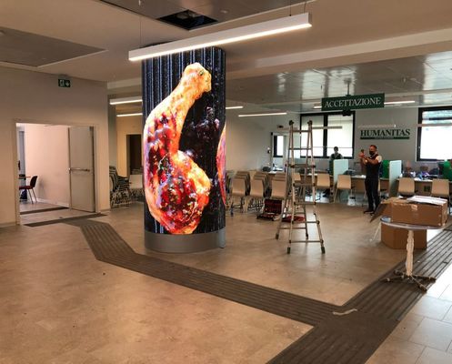 Affichage LED cylindrique en couleur complète personnalisé P1.8mm pour panneau intérieur Taille 240*120mm
