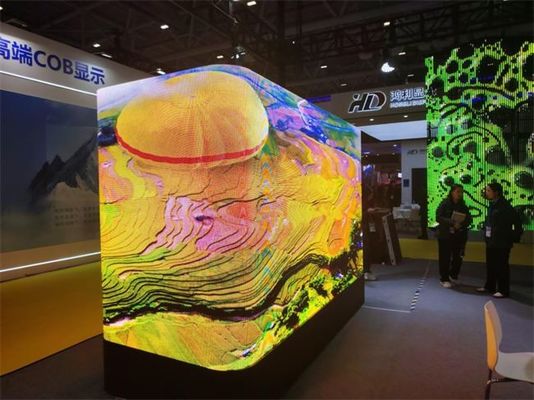 Écran LED extérieur 3D en forme de L et à angle droit Solution P4 P5.7mm Écran LED en aluminium imperméable à l'eau IP65 960*960mm Écran LED publicitaire extérieur