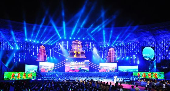 Série Gprime Dernier écran LED de location P1.5 P1.9 P2.6 7680 Panneau à taux de rafraîchissement élevé Écran en forme courbe pour événement de spectacle de scène
