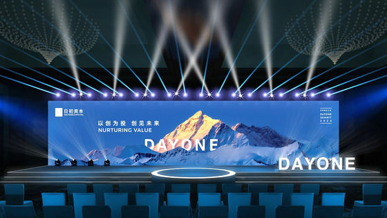 Série Gprime Dernier écran LED de location P1.5 P1.9 P2.6 7680 Panneau à taux de rafraîchissement élevé Écran en forme courbe pour événement de spectacle de scène