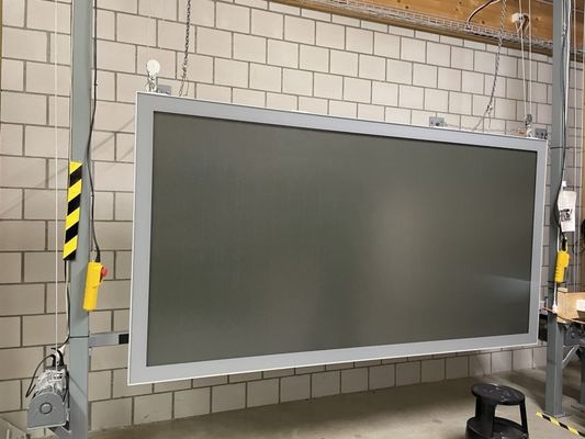 L'appareil est équipé d'un écran LED de haute luminosité.