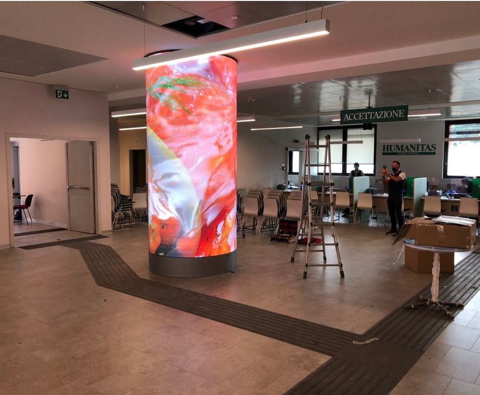 Affichage LED cylindrique en couleur complète personnalisé P1.8mm pour panneau intérieur Taille 240*120mm