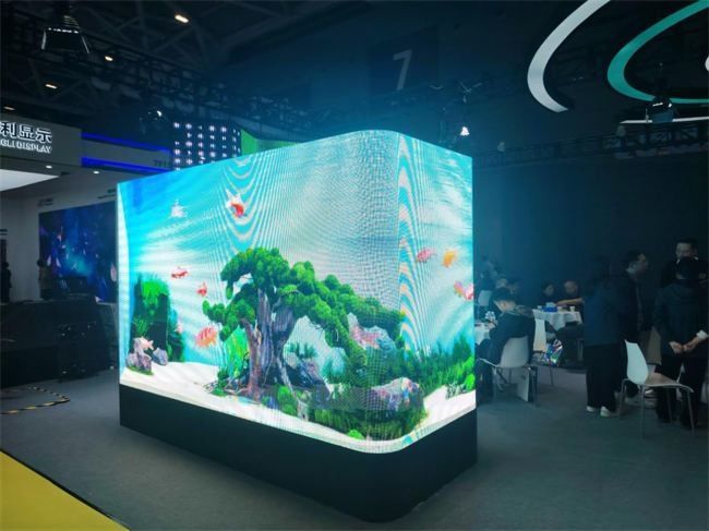 Écran LED extérieur 3D en forme de L et à angle droit Solution P4 P5.7mm Écran LED en aluminium imperméable à l'eau IP65 960*960mm Écran LED publicitaire extérieur