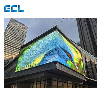 Affichage LED publicitaire extérieur avec indice d'étanchéité IP65, luminosité de 8000 nits et conception biseautée à 45° pour des effets 3D à l'œil nu
