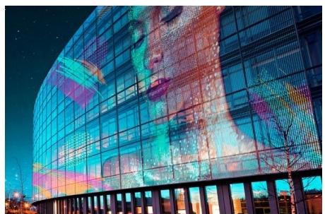 P15.625-31.25mm est adapté aux écrans publicitaires LED extérieurs à grande échelle sur les murs-rideaux en verre, vus de loin.