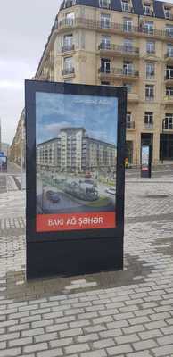 Bon prix Affiche LED extérieure avec P2.5/P3/P4 Pixel Pitch 5500nits Lumière et 960*1920mm Taille d'affichage personnalisable en ligne