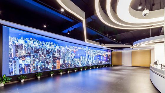 Écran LED à bande longue d'intérieur Ghalo Série 1000*250mm 750*250mm avec installation murale rapide (P1.25, P1.56, P1.953mm)