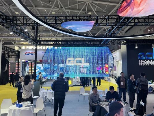 Bon prix Affichage extérieur à LED transparent avec une luminosité de 10 000 nits, une protection IP65 et un design léger P25mm P31.25mm en ligne